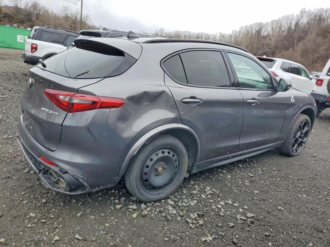 2023 Alfa Romeo Stelvio Quadrifoglio - Image 3