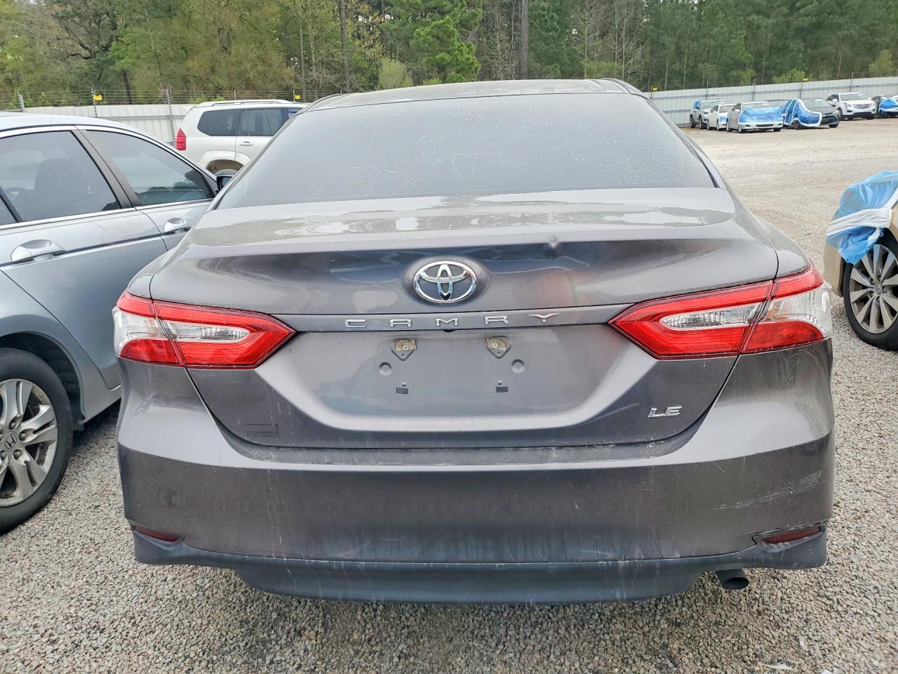 2018 Toyota Camry Le - Image 6