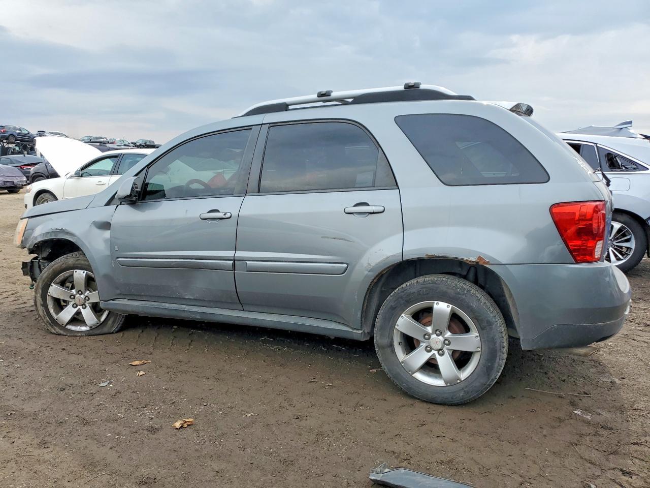 2006 Pontiac Torrent - Image 2