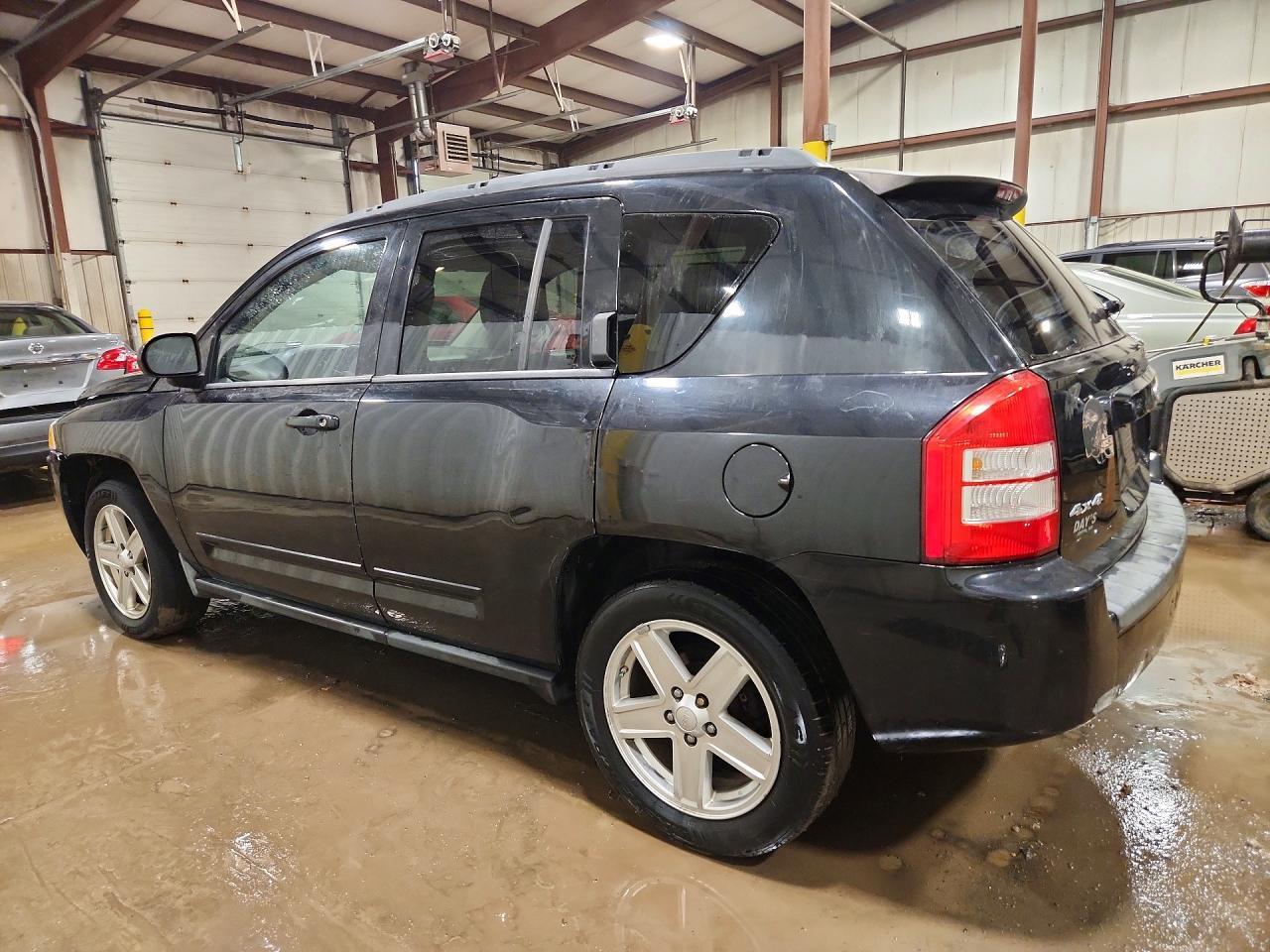 2010 Jeep Compass Sport - Фото 2