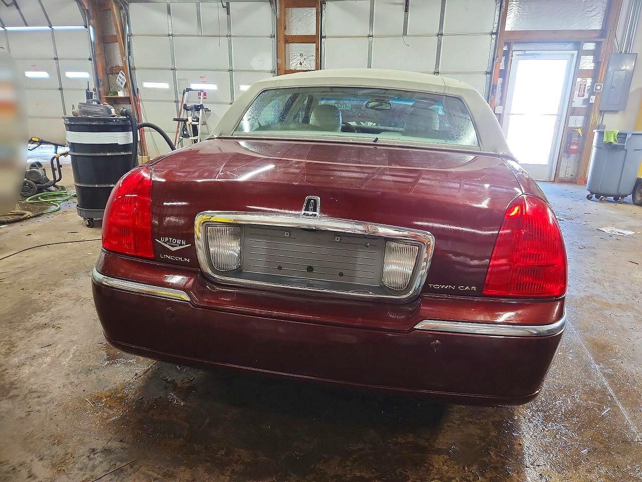 2004 Lincoln Town Car Ultimate - Фото 6