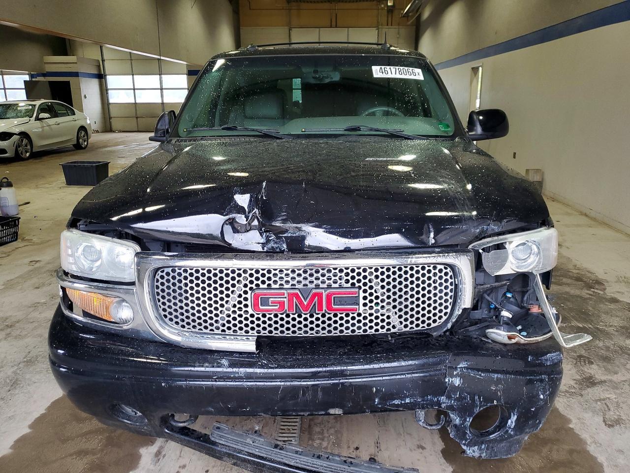 2003 GMC Yukon Denali - Фото 5