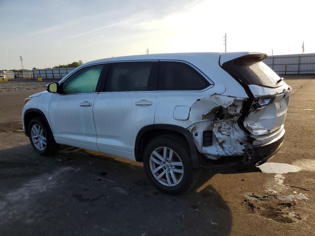 2015 Toyota Highlander Le - Фото 2