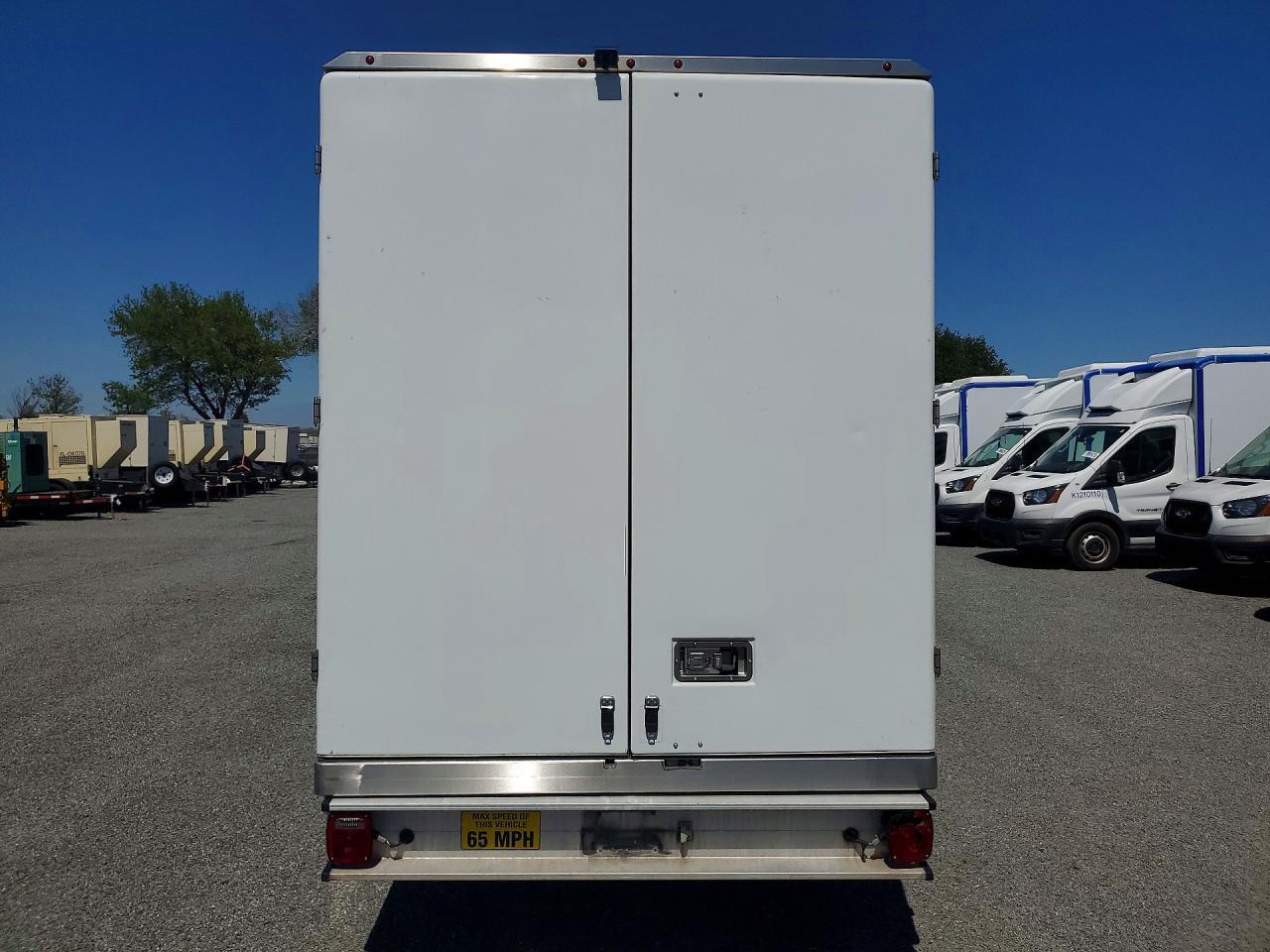 2020 Ford Transit Delivery Truck - Фото 6