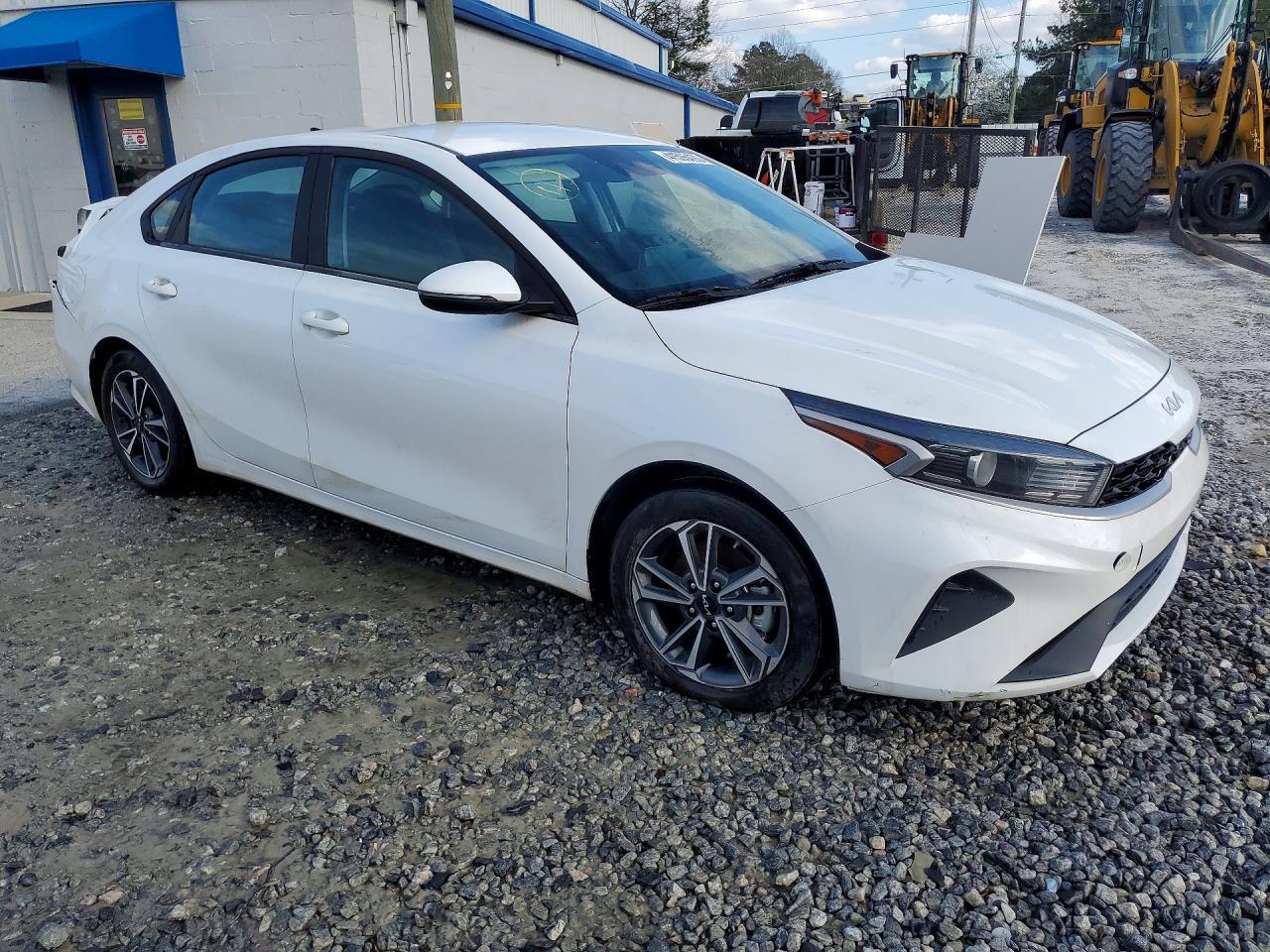 2022 Kia Forte Lxs - Фото 4