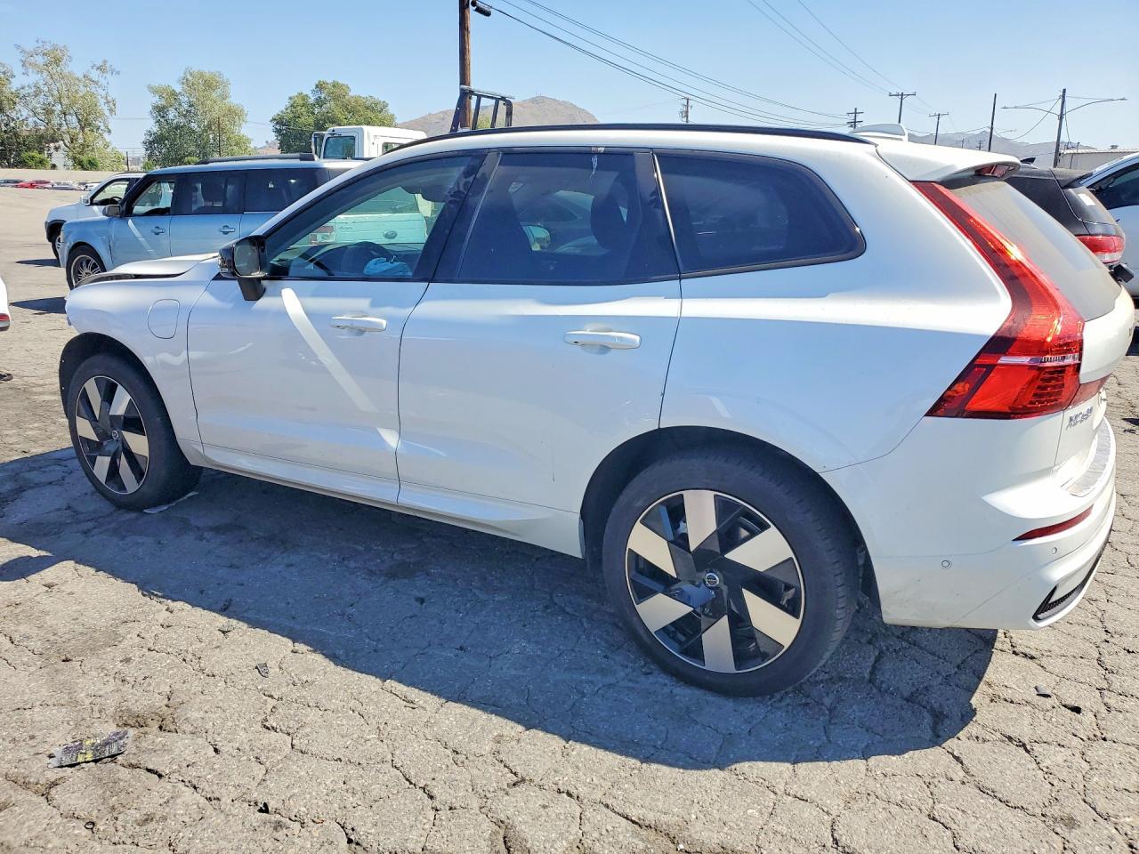 2025 Volvo Xc60 Plus - Фото 2