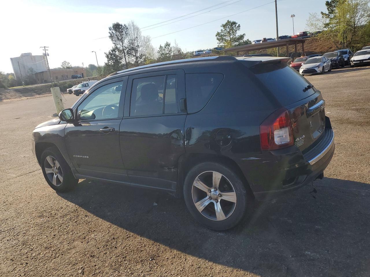 2017 Jeep Compass Latitude - Image 2