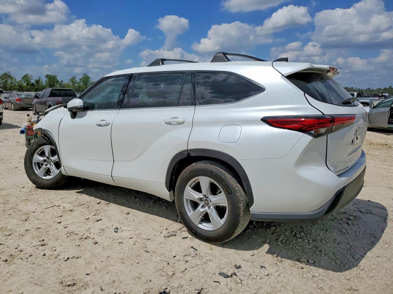 2022 Toyota Highlander Le - Фото 2