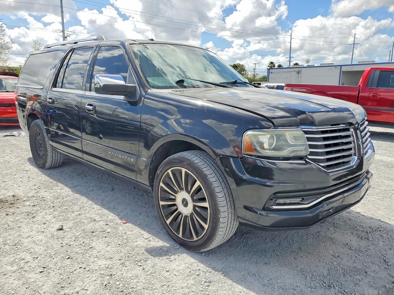 2015 Lincoln Navigator L - Image 4