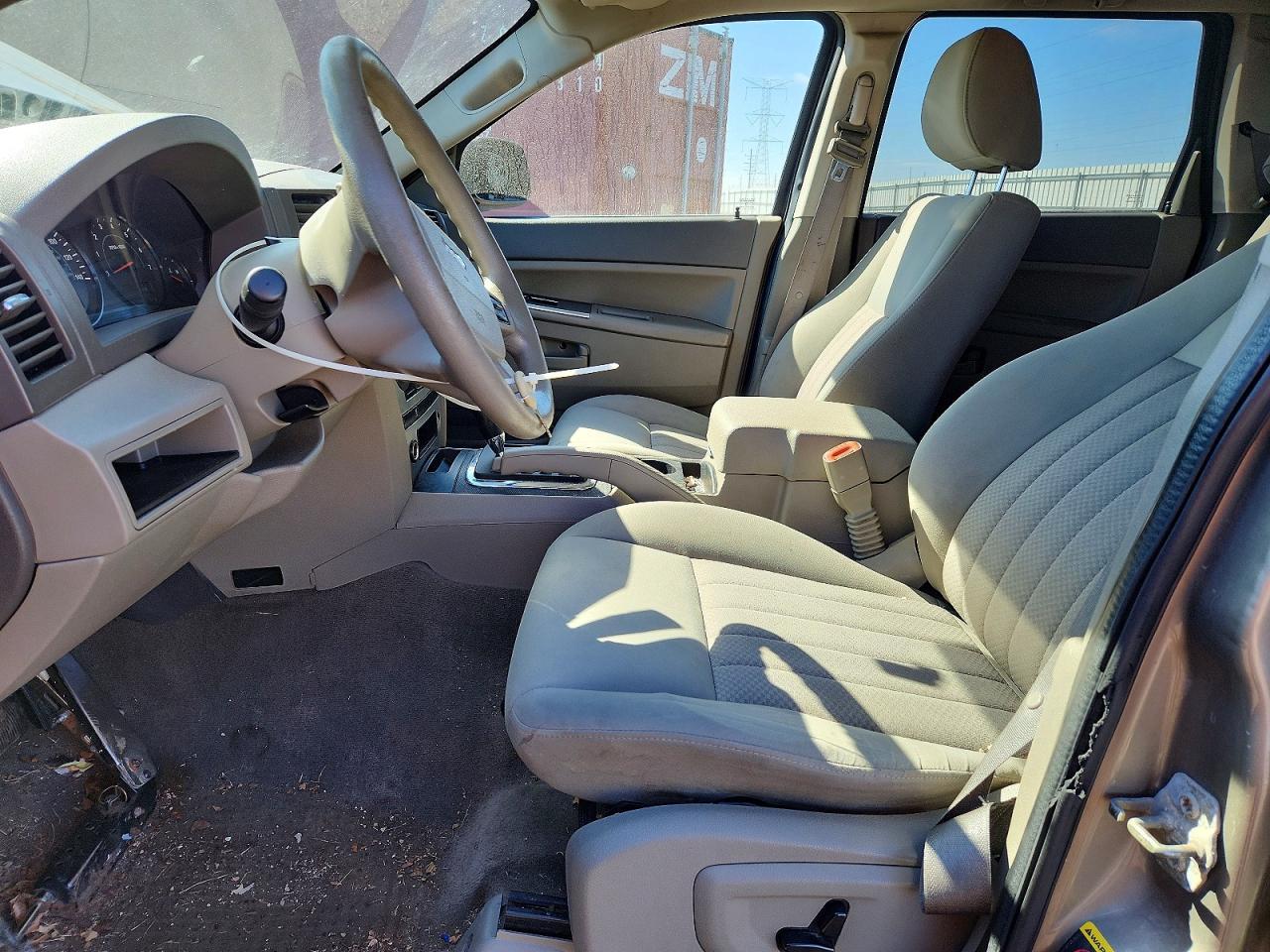 2005 Jeep Grand Cherokee Laredo - Image 7