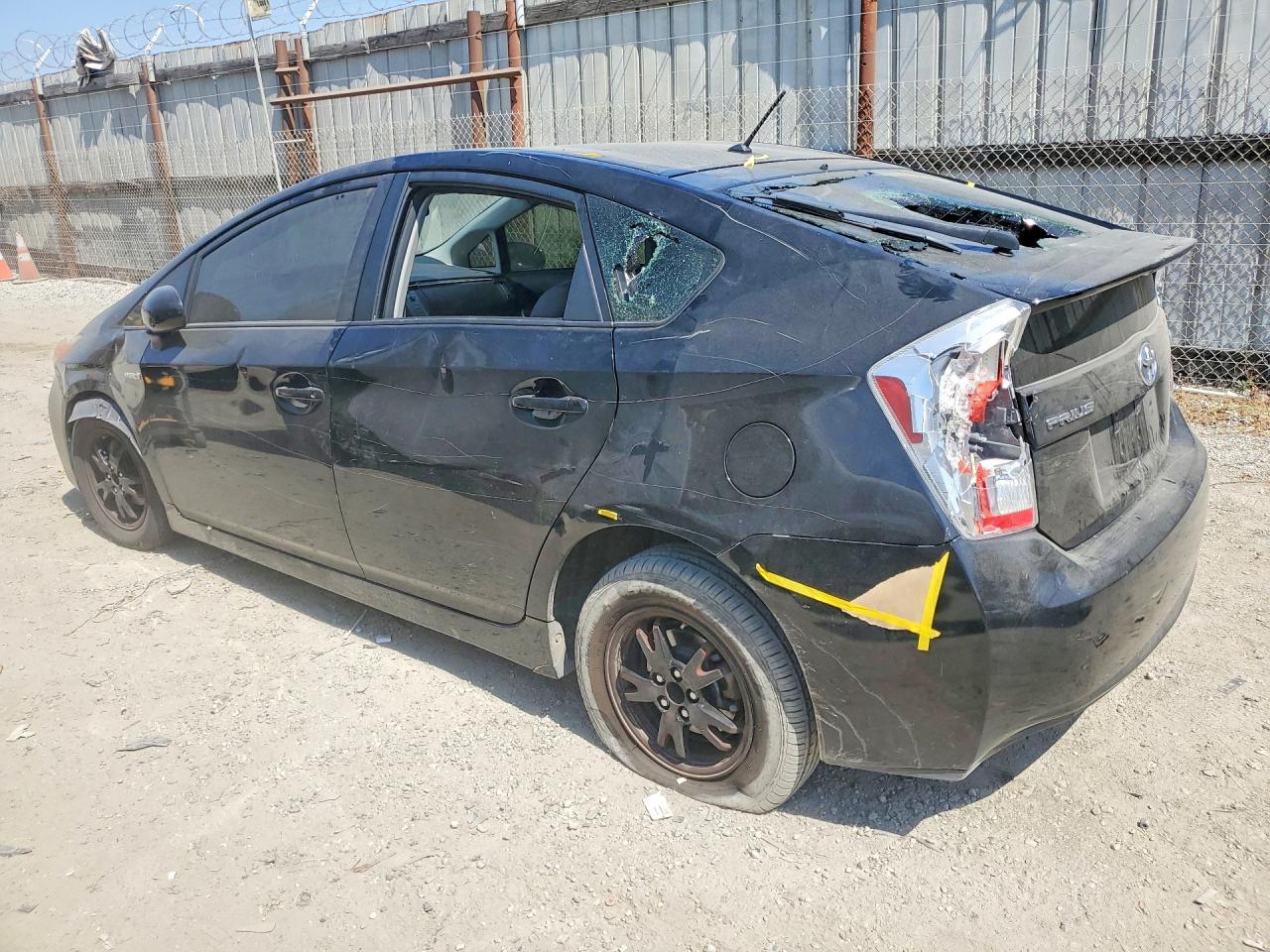 2015 Toyota Prius Two - Фото 2