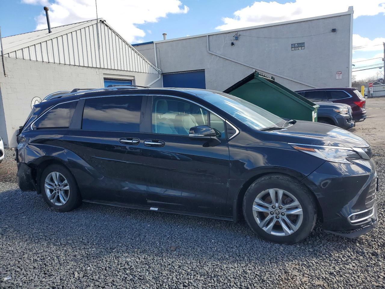 2022 Toyota Sienna Limited 7-Passenger - Фото 4