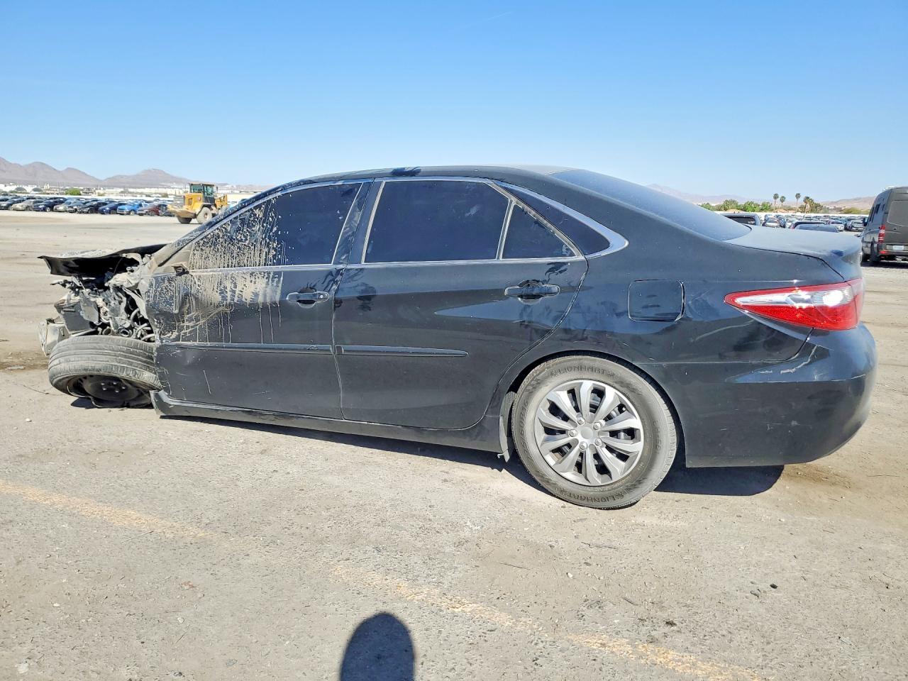 2015 Toyota Camry Le - Фото 2