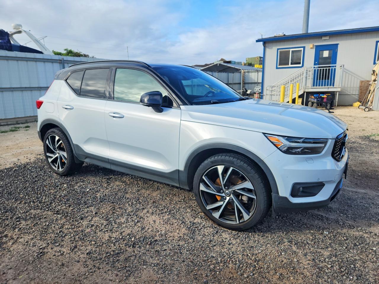 2020 Volvo Xc40 T5 R-Design - Image 4