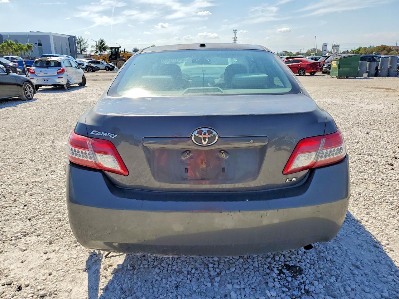 2010 Toyota Camry Le - Фото 6