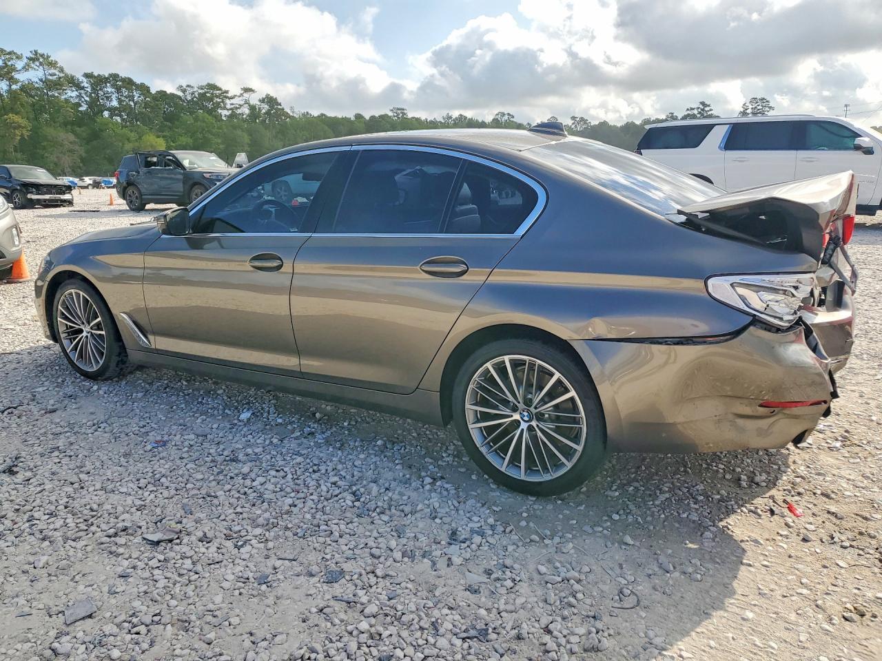 2019 BMW 530 I - Фото 2