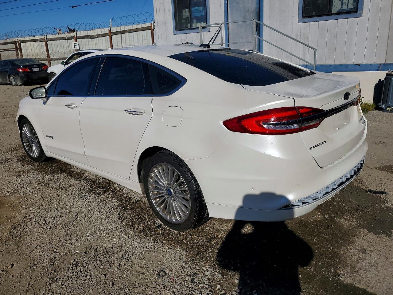 2014 Ford Fusion Titanium Hev - Image 2
