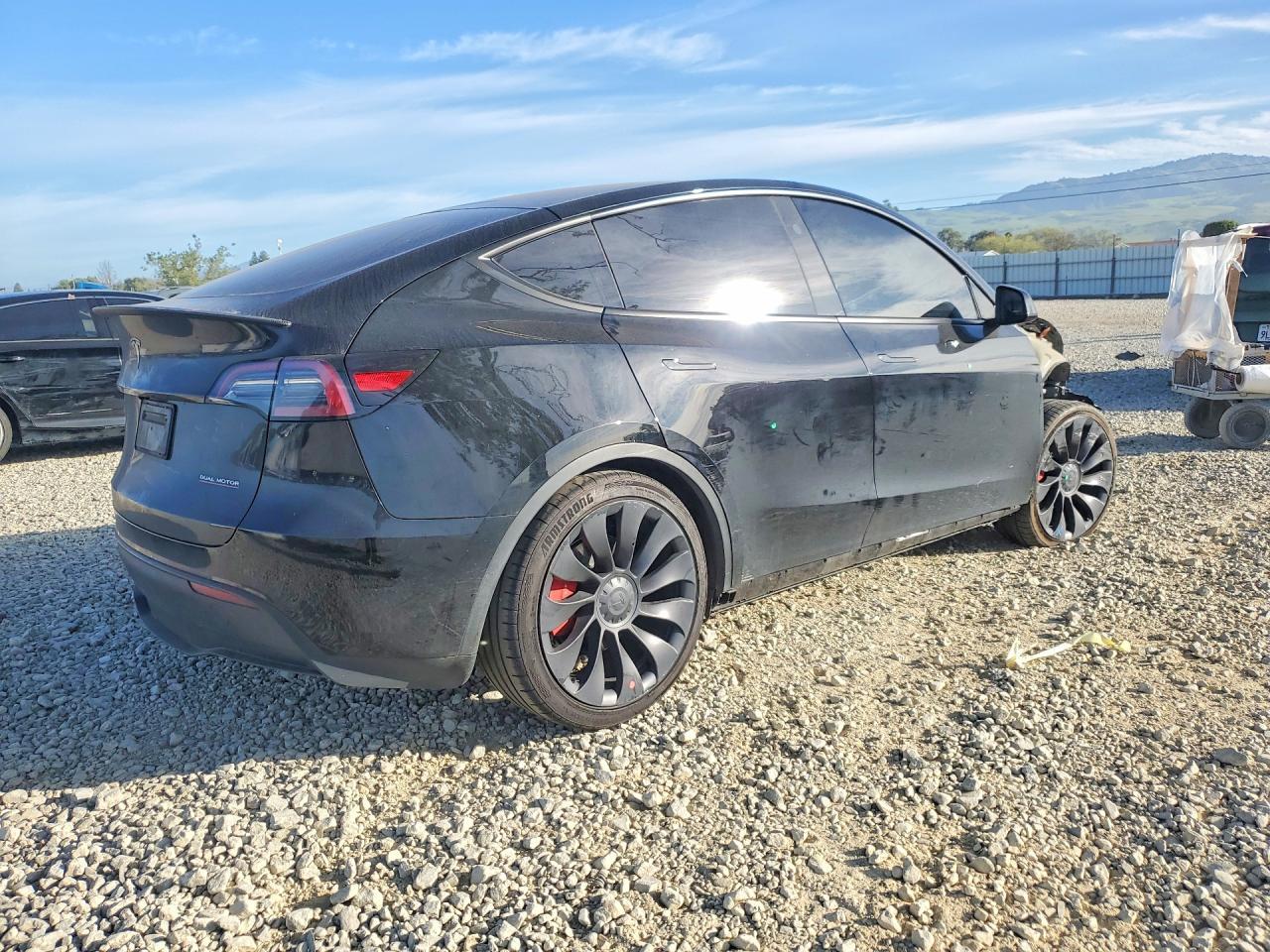 2023 Tesla Model Y - Фото 3