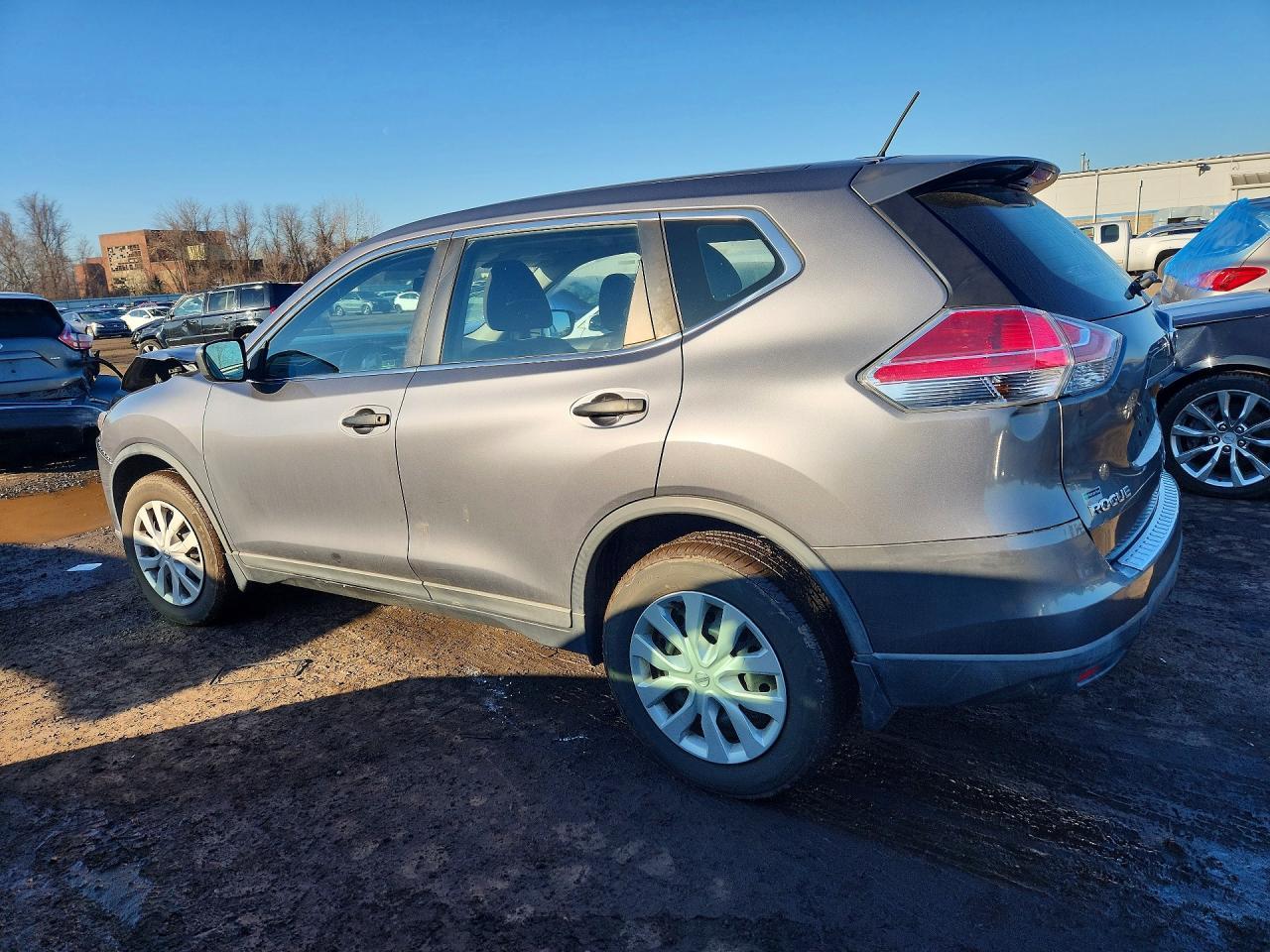 2016 Nissan Rogue S - Фото 2