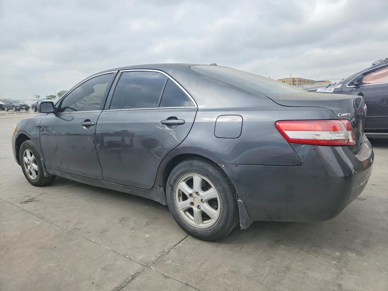 2010 Toyota Camry Base - Фото 2