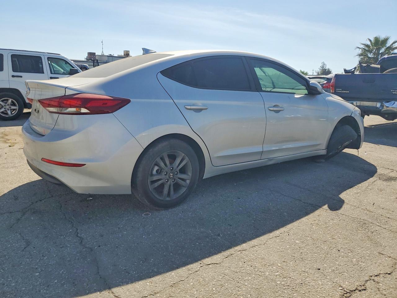 2018 Hyundai Elantra Sel - Image 3