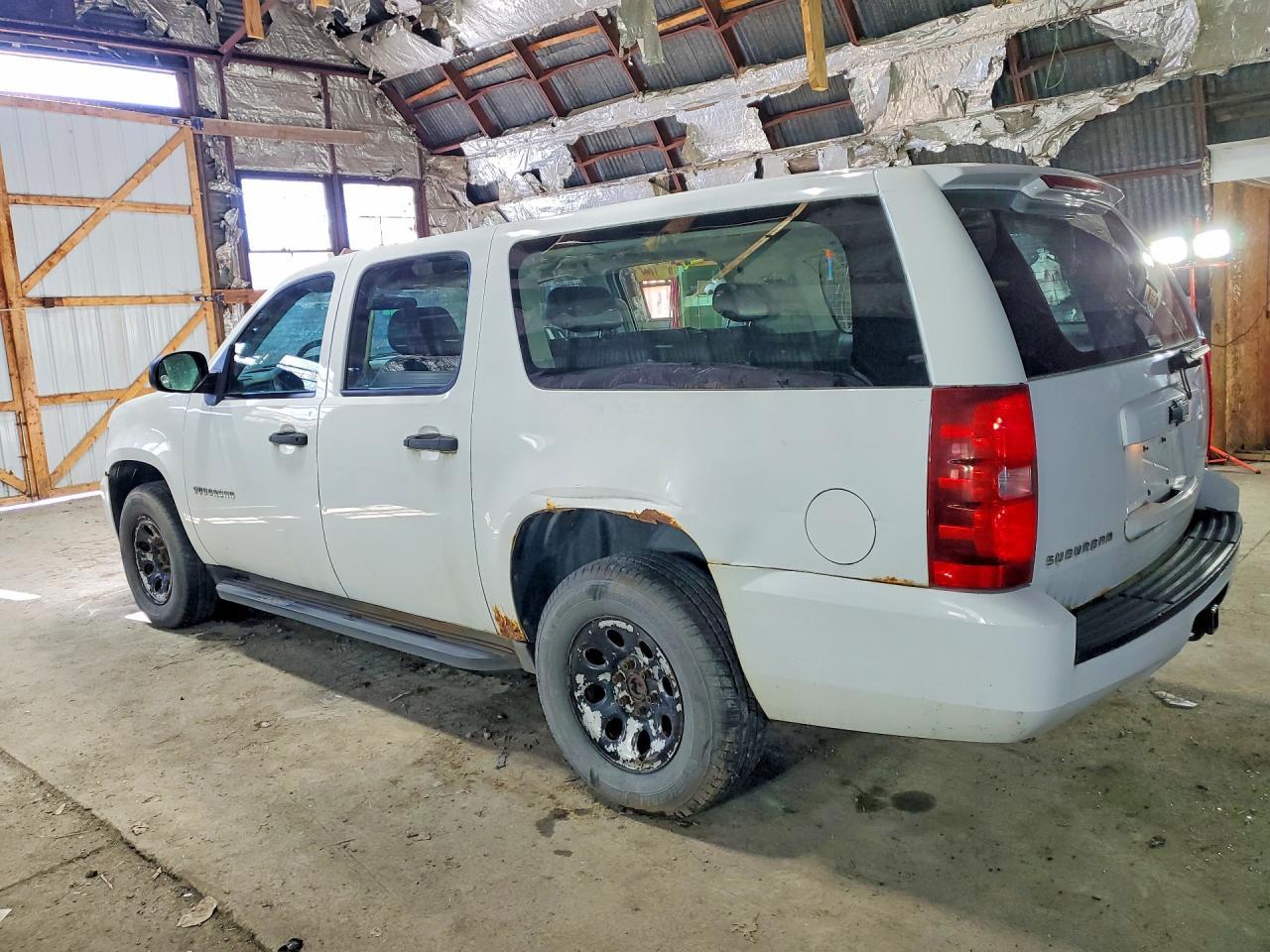 2010 Chevrolet Suburban C1500 Ls - Фото 2