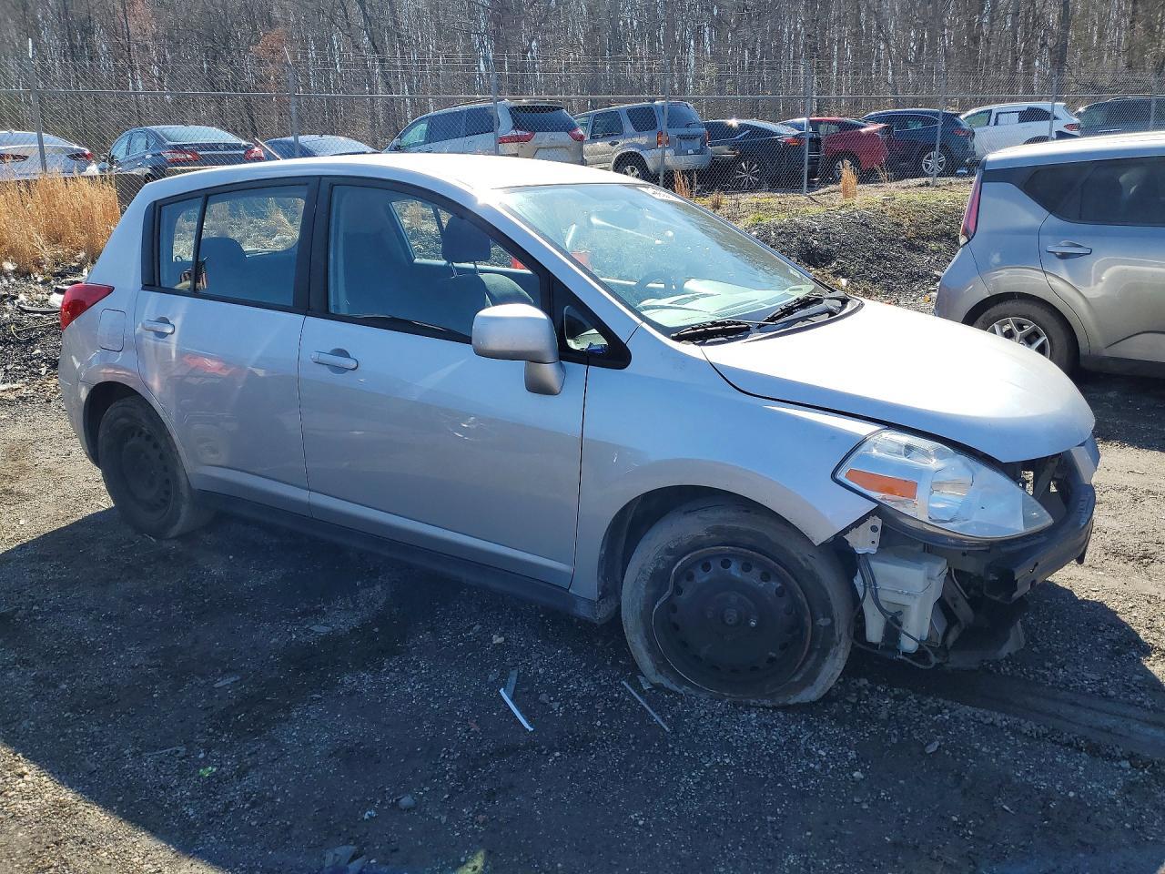 2010 Nissan Versa 1.8 S - Фото 4