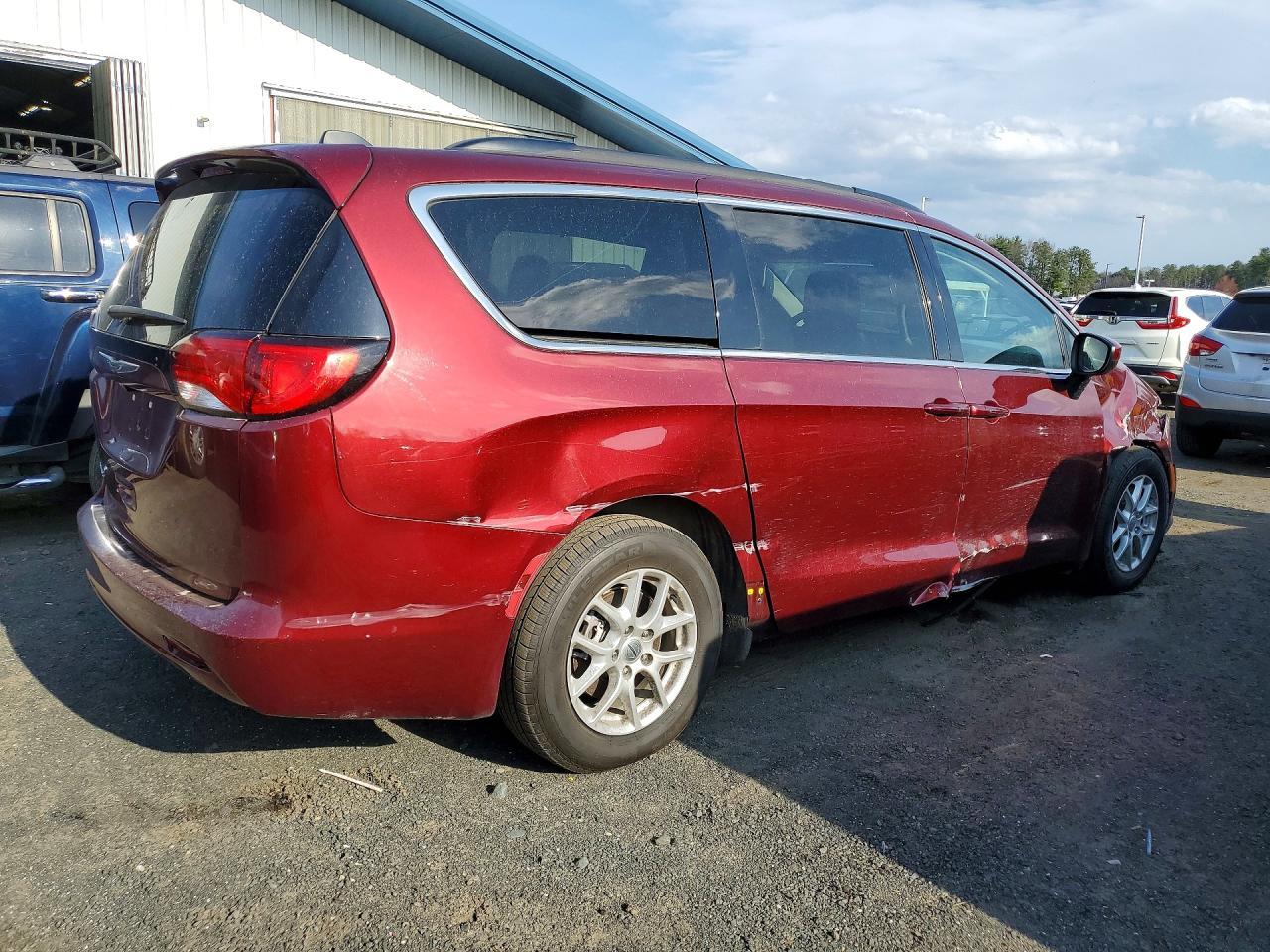 2021 Chrysler Voyager Lxi - Фото 3
