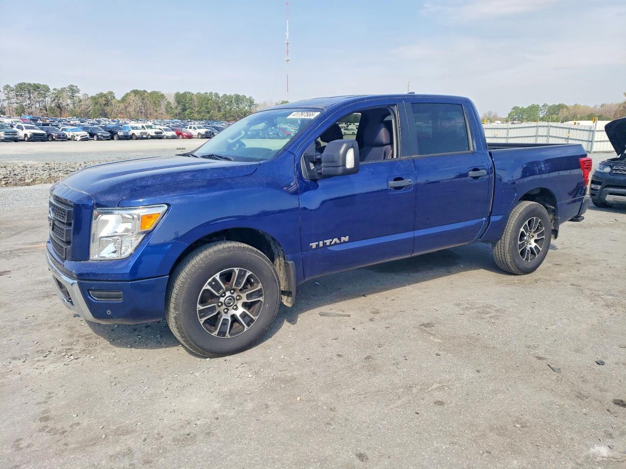 2022 Nissan Titan Sv
