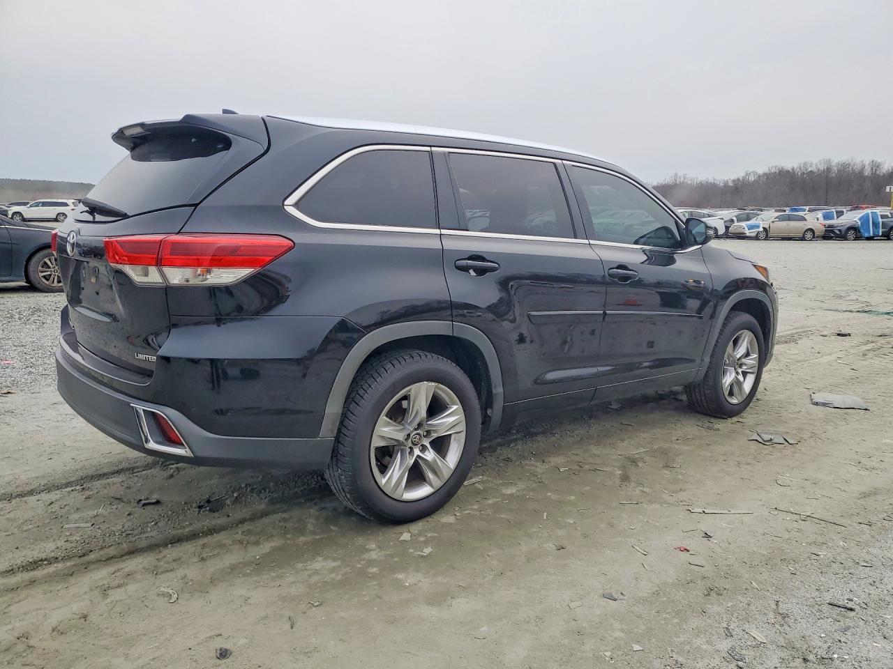 2018 Toyota Highlander Limited - Image 3