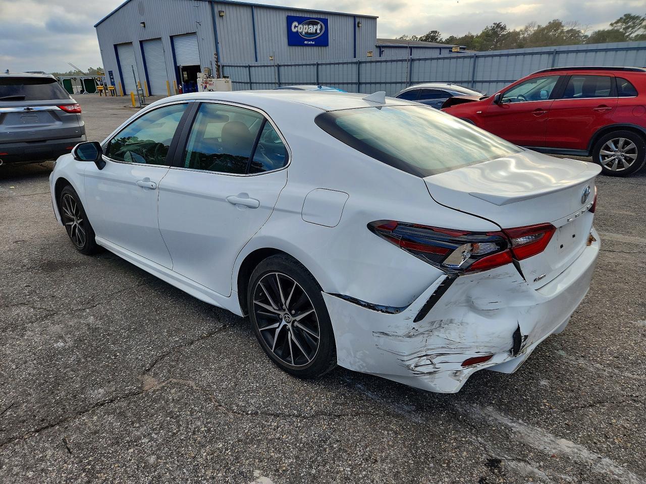 2024 Toyota Camry Se - Фото 2