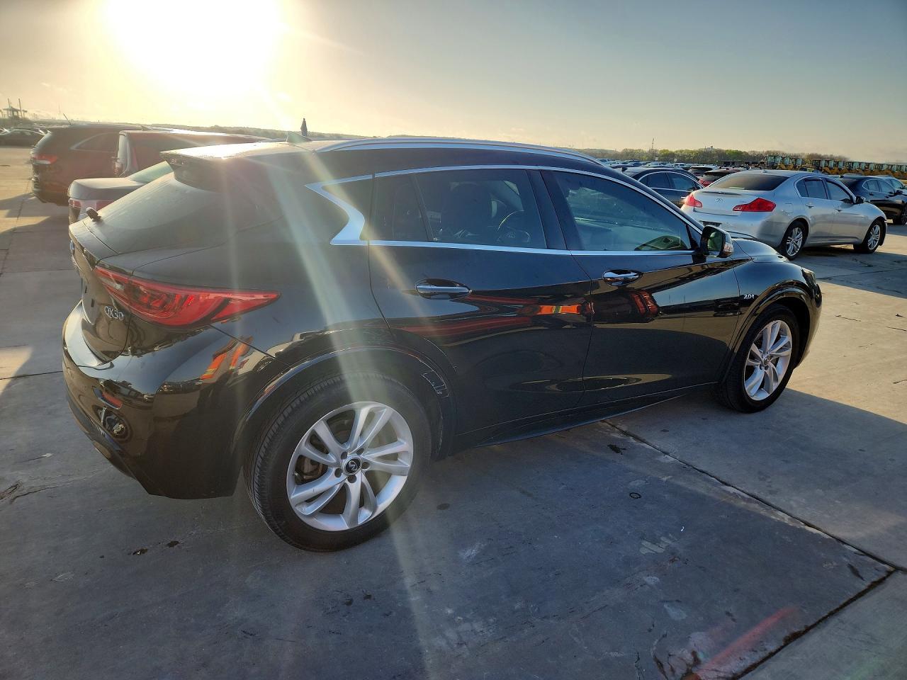 2018 Infiniti Qx30 Essential - Фото 3