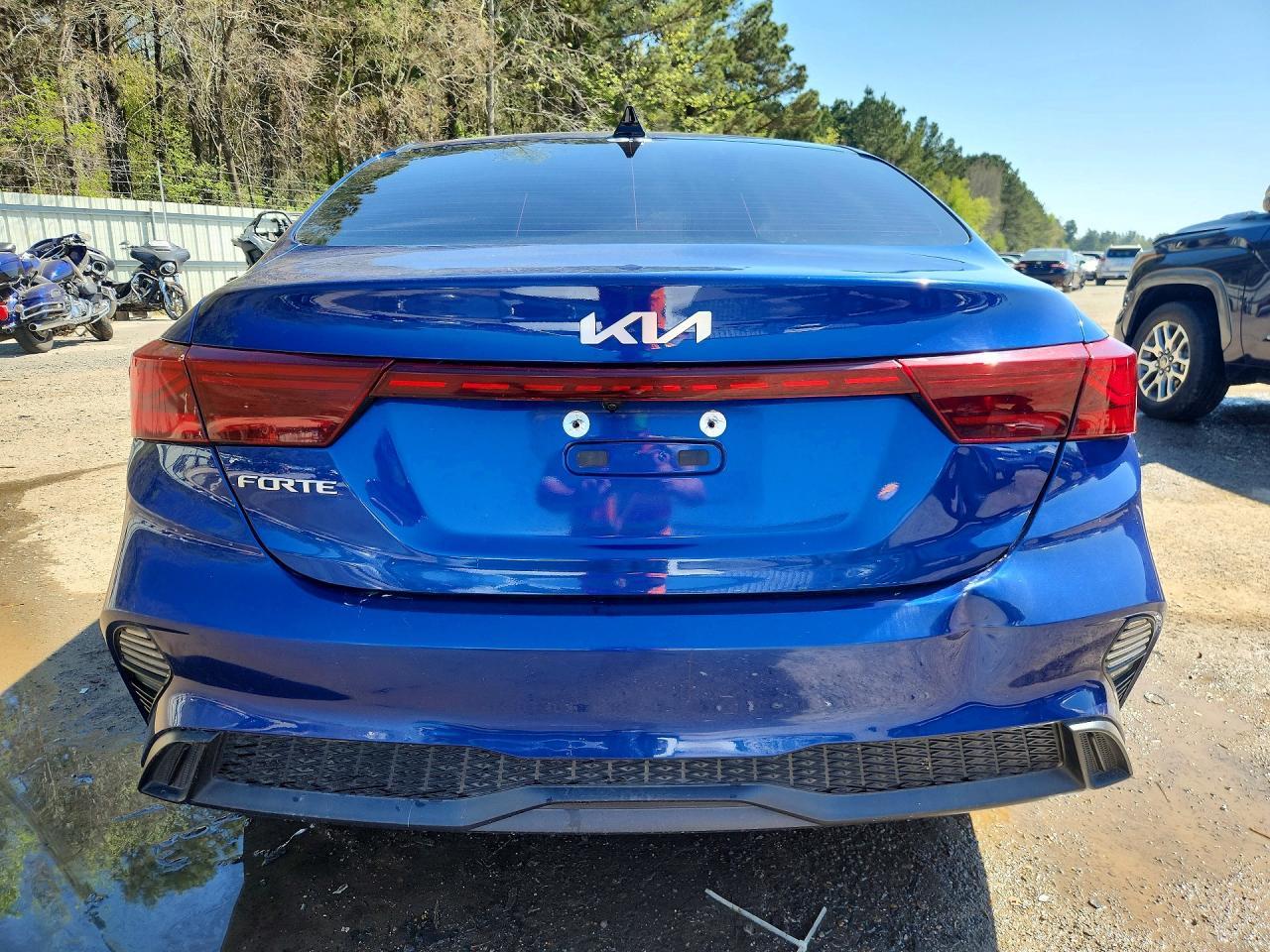 2022 Kia Forte Lxs - Image 6