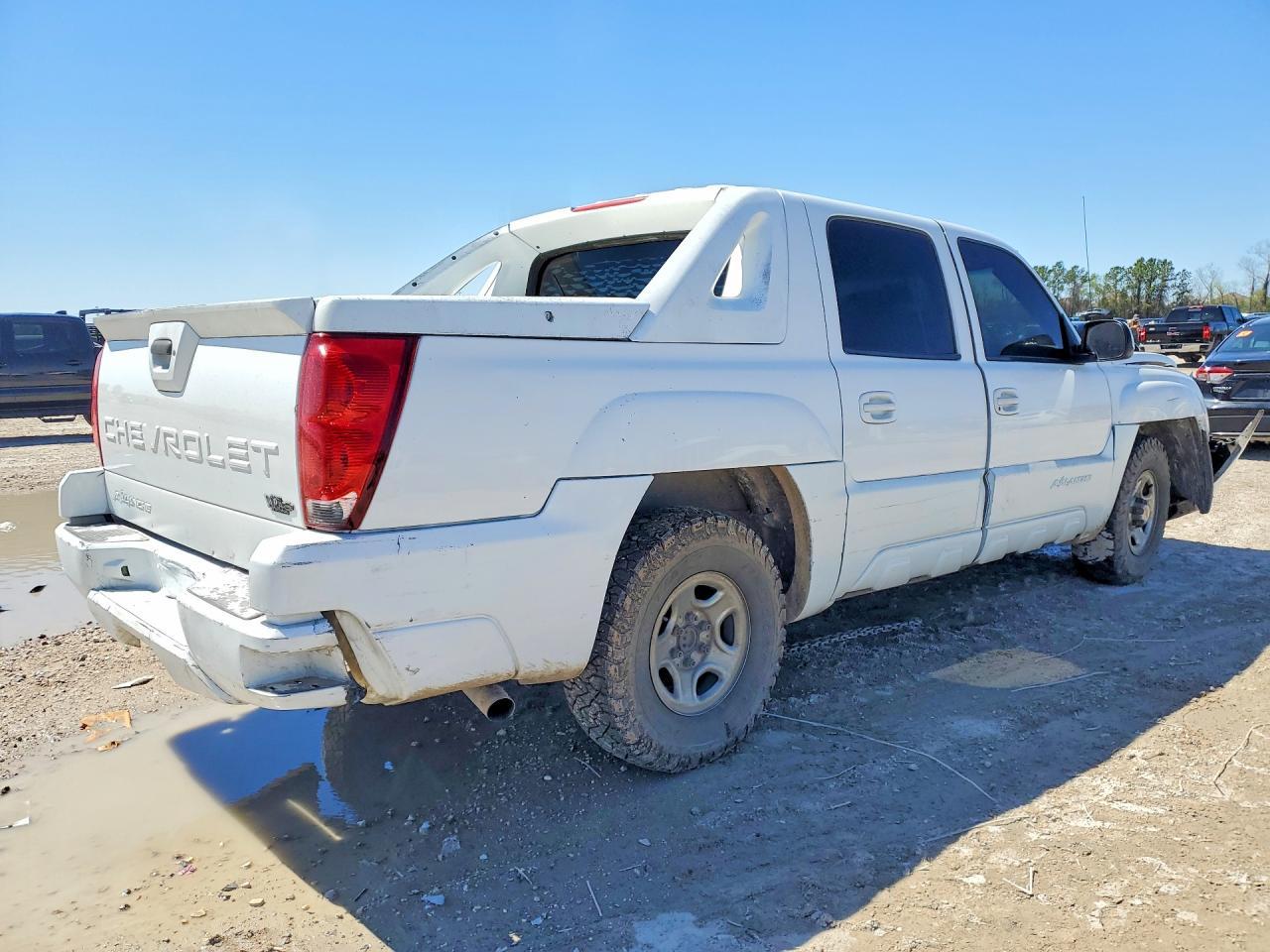 2003 Chevrolet Avalanche C1500 - Image 3