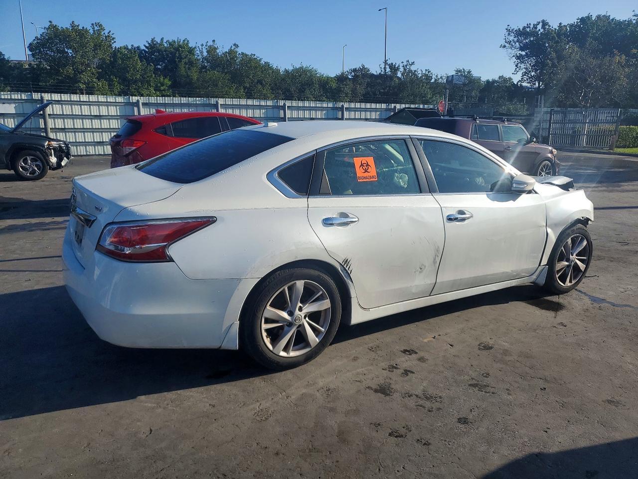 2015 Nissan Altima - Фото 3