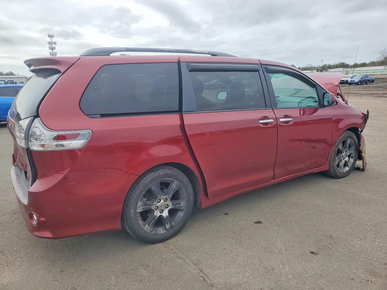 2013 Toyota Sienna Se 8-Passenger - Фото 3