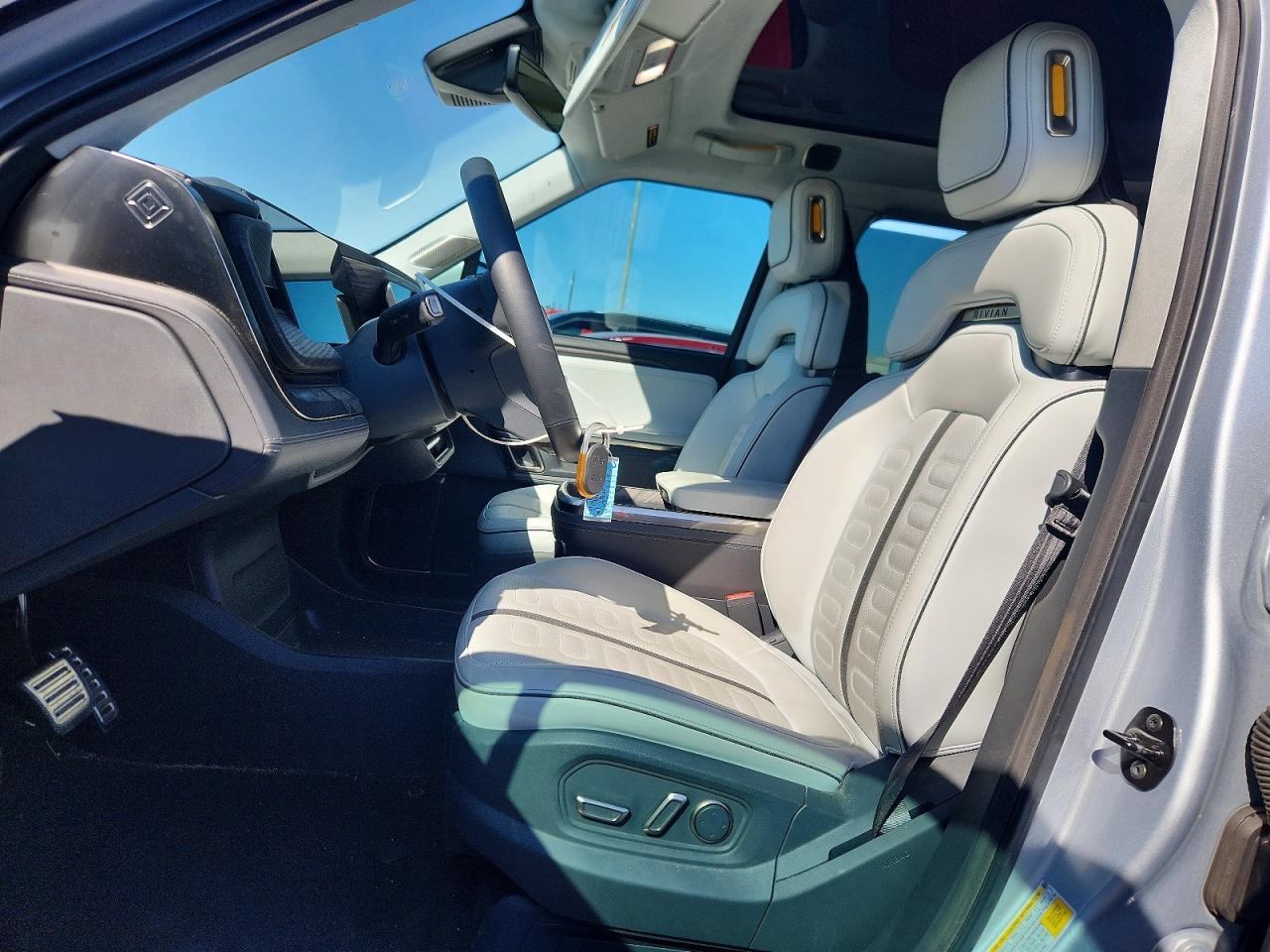 2023 Rivian R1T Adventure - Фото 7