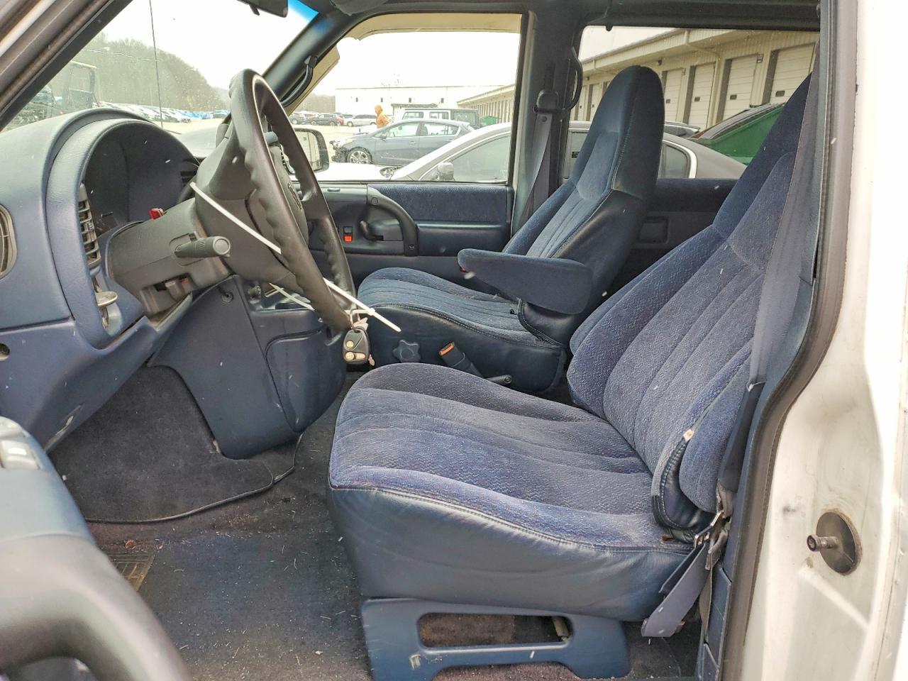 1999 Chevrolet Astro - Фото 7