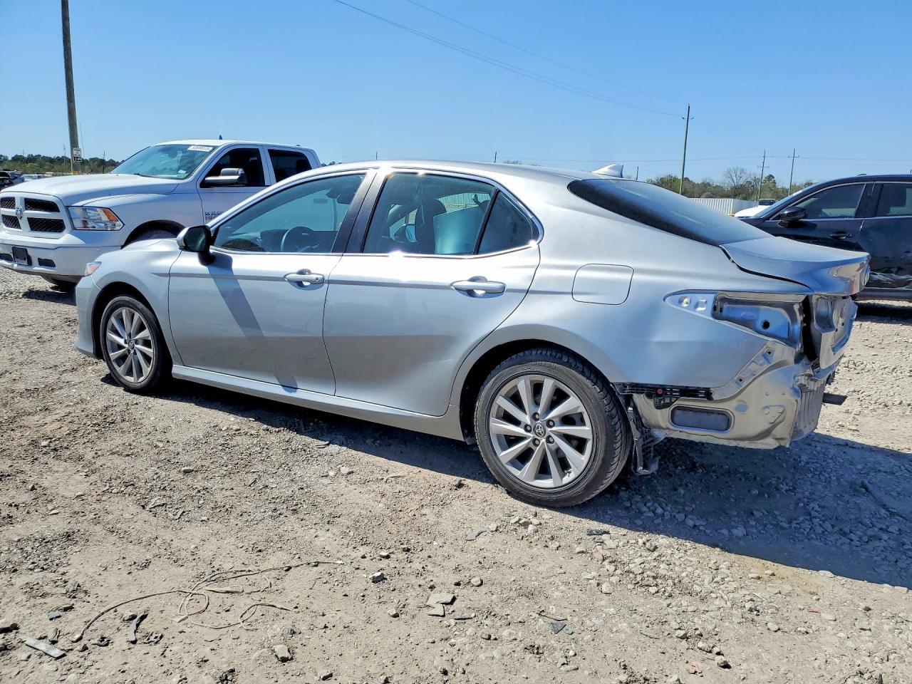 2023 Toyota Camry Le - Фото 2