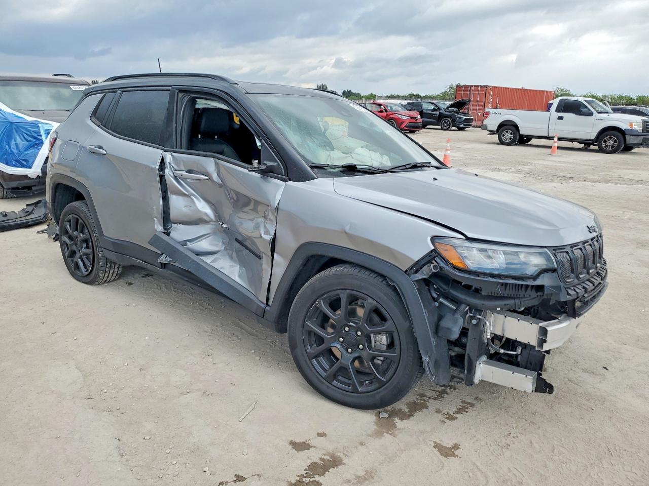 2022 Jeep Compass Latitude - Image 4
