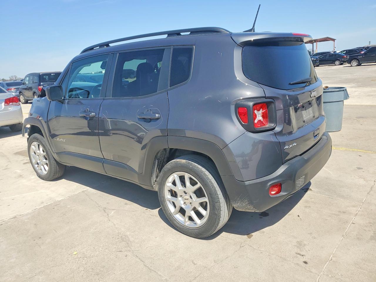 2022 Jeep Renegade Latitude - Фото 2