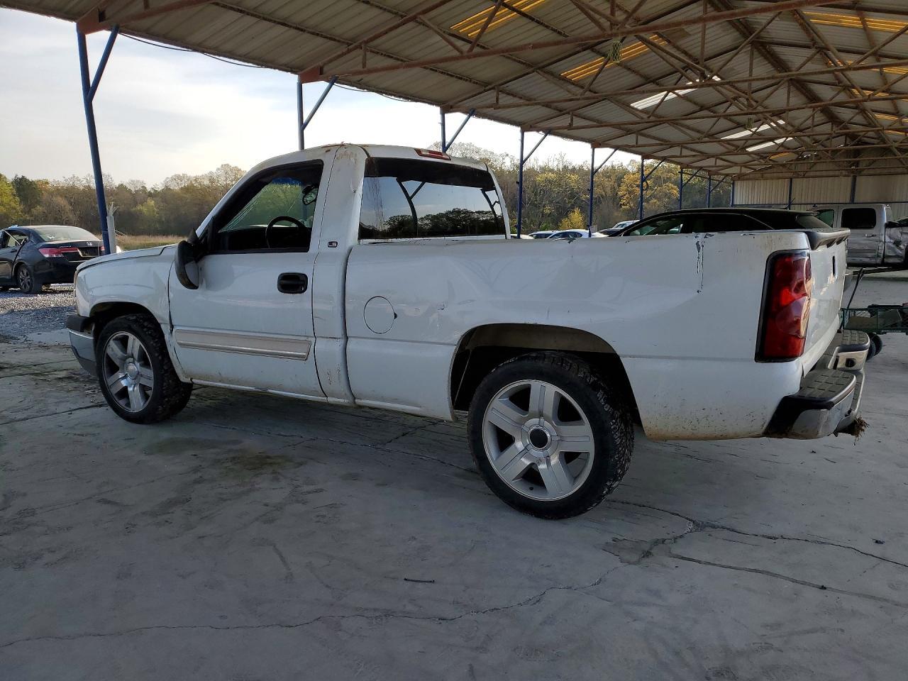 2003 Chevrolet Silverado C1500 - Image 2