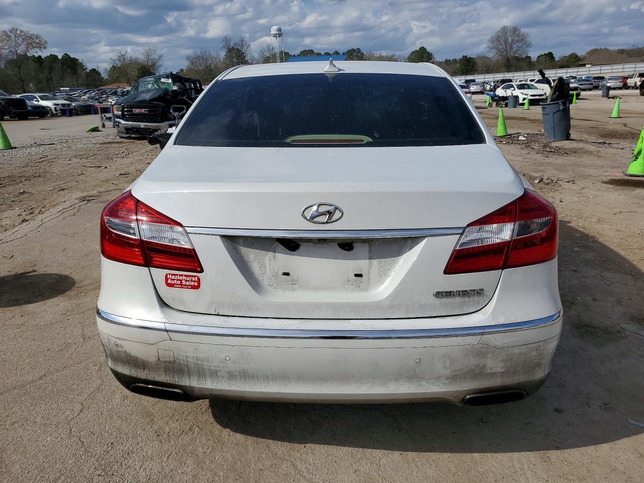 2013 Hyundai Genesis 3.8L - Image 6