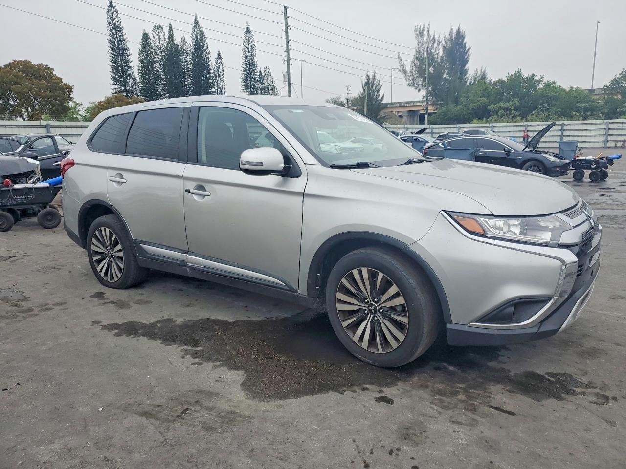 2020 Mitsubishi Outlander Se - Image 4