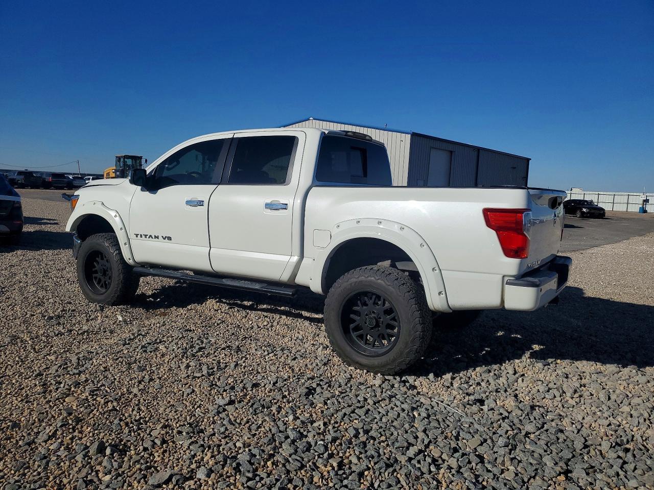 2018 Nissan Titan Sl - Image 2