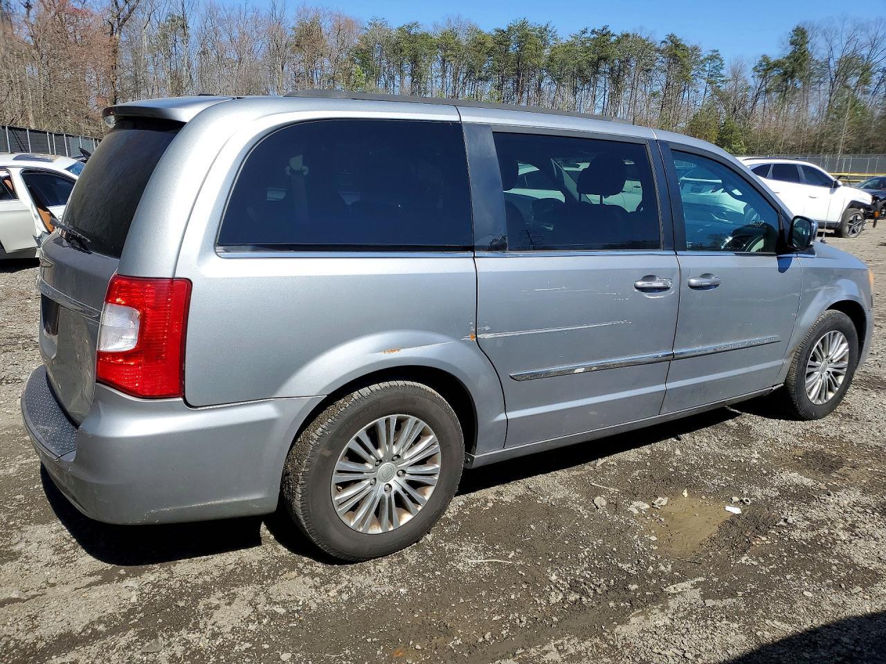 2014 Chrysler Town & Country Touring L - Фото 3