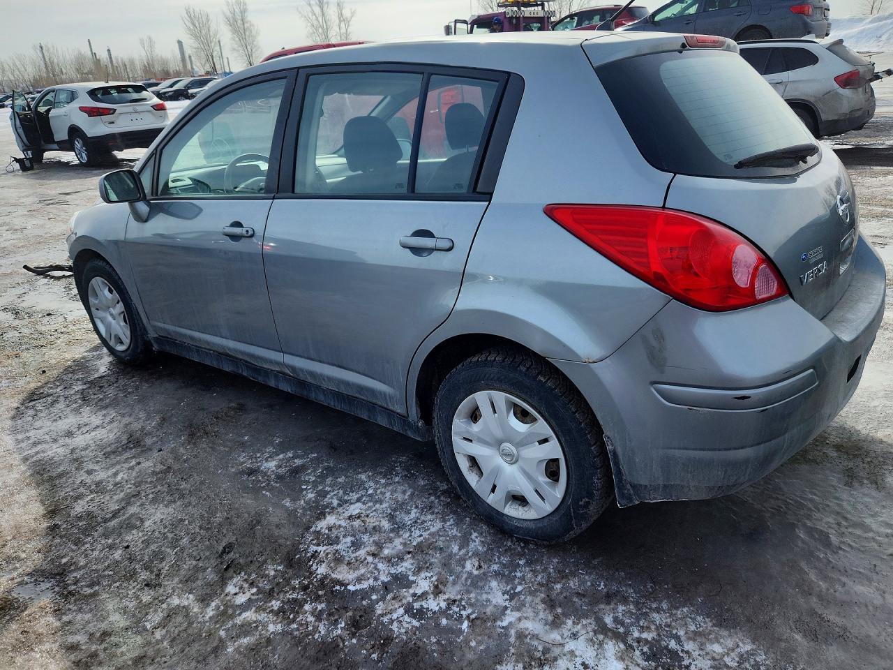2011 Nissan Versa - Фото 2