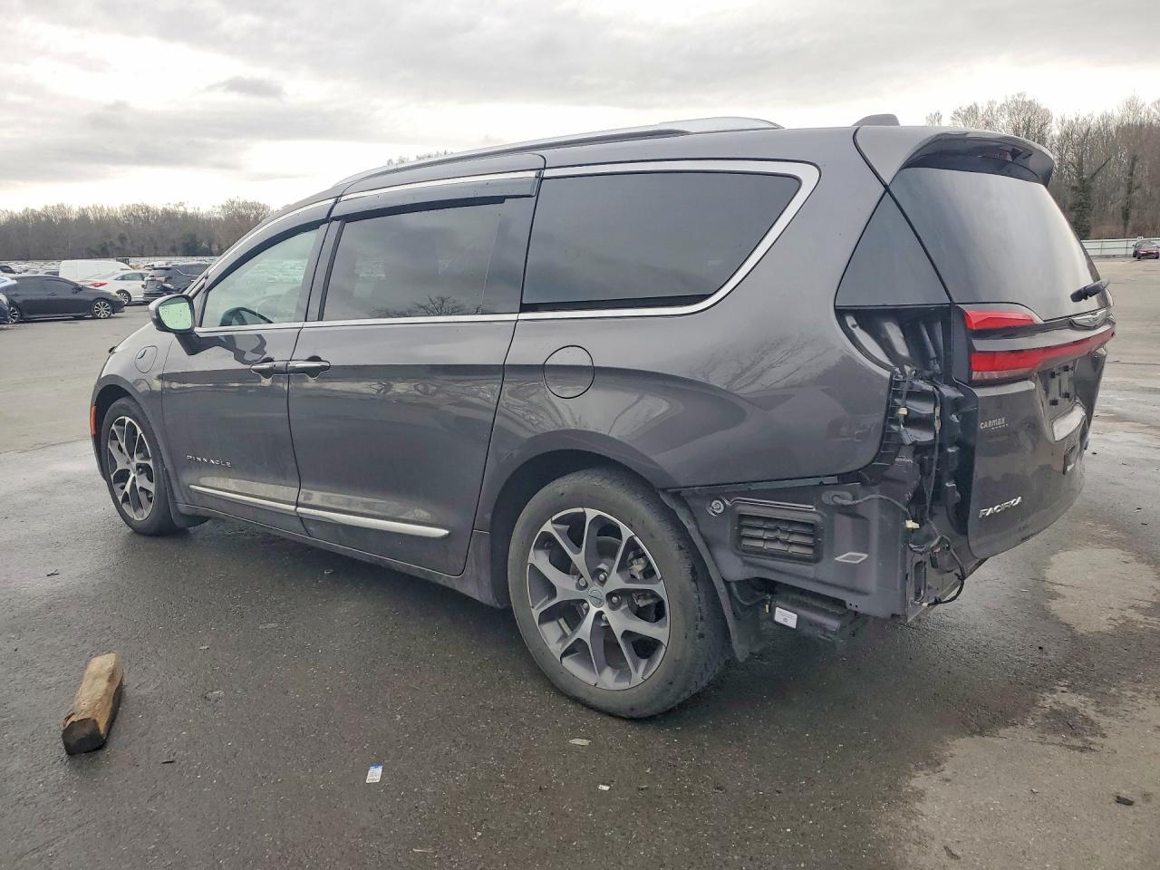 2022 Chrysler Pacifica Hybrid Pinnacle - Image 2