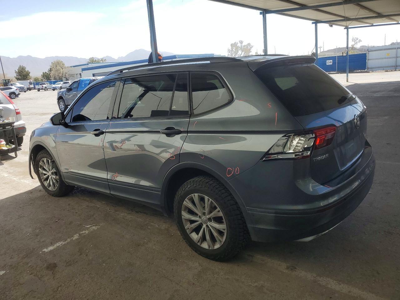 2018 Volkswagen Tiguan S - Фото 2