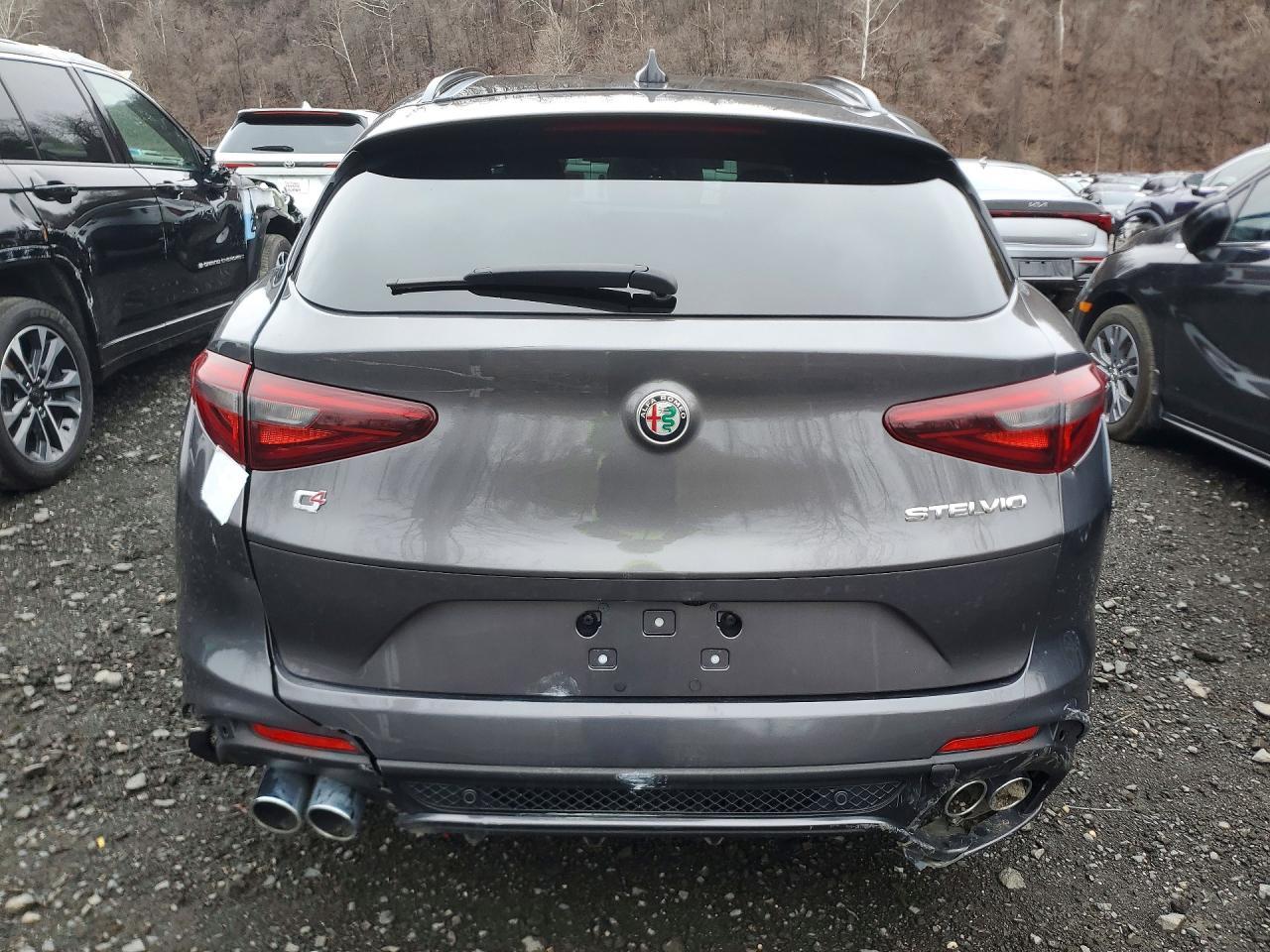 2023 Alfa Romeo Stelvio Quadrifoglio - Image 6